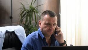 Glumac nenad jezdić godinama je u srećnom braku sa suprugom sarom sa kojom ima četvoro djece. Miko Nek Ti Je Bog U Pomoci Nenad Jezdic O Aleksicu Ovo Su Deca Nista Se Ne Sme Gurati Pod Tepih Novosti Rs