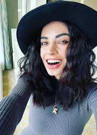 Alarming discovery in model's mouth during routine dentist visit