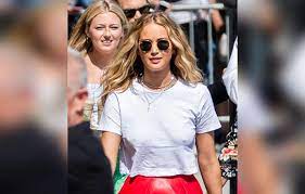 Check spelling or type a new query. Jennifer Lawrence Appears To Go Braless In Hollywood