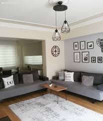 Bu Evde Modern Stil El Emegi Dokunuslar Ile Kimlik Kazanmis Ev Gezmesi Oturma Odasi Dekorasyonu Ikea Oturma Odasi Oturma Odasi Fikirleri