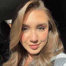 Trish Crowe's Instagram, Twitter & Facebook