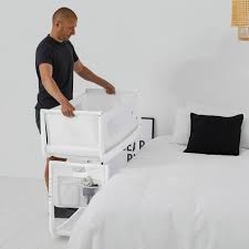 Das bett ist nicht höhenverstellbar.wenn sie die richtige technik verwenden, ist es möglich einen schwereren patienten ohne überbe. Snuzpod4 Babybett Aus Buchenholz Weiss Online Kaufen Kidswoodlove