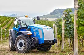 Dal 1972 progettiamo e produciamo cabine di secondo equipaggiamento per trattori. Cabina Compact Airtech Comfort E Sicurezza Come Parole D Ordine Agronotizie Agrimeccanica