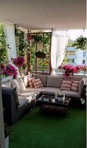 Usahakan untuk membersihkan taman di rumah anda dengan rutin sehingga kotoran yang terkumpul tidak menumpuk dan tidak harus anda bakar. 8 Desain Taman Indoor Minimalis Bikin Rumah Lebih Segar Dan Cantik