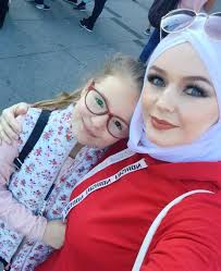 Kaze njena mama: Razoo, jedina zelja joj je bila da te sretne i slika se s  tobom... Dusa draga, toliko sreće zbog susreta odavno nisam dozivjela...  Voli te Razo punooo ❤️❤️❤️