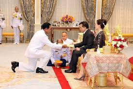 ตำรวจขอออกหมายจับคดีเผาพระบรมฉายาลักษณ์ร.10 หน้าเรือนจำคลองเปรมแล้ว 3 คน ล่าสุดข่าวสดรายงานว่าศาลออกหมายจับ แอมมี่ the bottom blues ข้อหา ม.112 เผาทรัพย์. à¸‚ à¸²à¸§ à¸£ 10 Archives Thaiger à¸‚ à¸²à¸§à¹„à¸—à¸¢