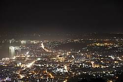 Kota ini dikenal juga dengan nama ambon manise yang berarti kota ambon yang indah/manis/cantik, merupakan kota. Kota Ambon Wikipedia Bahasa Indonesia Ensiklopedia Bebas