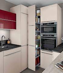 Modèle design et intelligent, elle propose des solutions de rangements esthétiques et invisibles, notamment un grand meuble coulissant. Rangements Petite Cuisine Nos Astuces Pour Optimiser L Espace