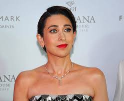 A member of the renowned kapoor family of indian actors that includes her father (randhir kapoor) and mother (babita). Karisma Kapoor Is A Fit Mom Thanks To Her Yoga Regime Healthy Diet