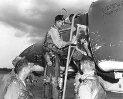 Col Robin Olds Painting A Victory Star On The Mcdonnell F 4 Phantom Ii He Was Flying On May 4 1967 When He Shot Down A Mig 21 Robin Olds American Fighter Vietnam