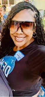 Lindblom Tech HS class of 1975 reunion attendees