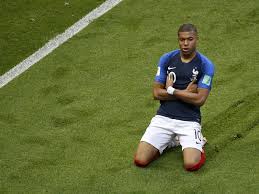 Stockfotos und bilder bei imago images lizenzieren, sofort downloaden und nutzen Kylian Mbappe Ein Bisschen Wie Ein Rockstar Frankreich Im Wm Viertelfinale Gegen Uruguay Kicker