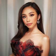 Maymay Entrata's beauty look for #RaiseYourFlagForCatrionaGray. Make Up:  Owen Sarmiento Hair: Jay Wee