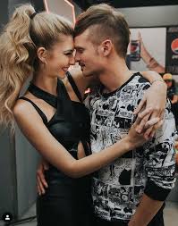Dallos bogi igyekszik minden pillanatot megosztani puskás petivel. Dallos Bogi Szerelmesen Olelte Puskas Petit Az X Faktor Kulisszai Mogott Hazai Sztar Femina