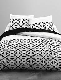 Parure De Lit 2 Personnes Imprime Geometrique Noir Blanc Linge De Lit Kiabi Parure De Lit Parure De Lit Blanche Linge De Lit