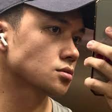 Mel Reyes (@beesgiggle)