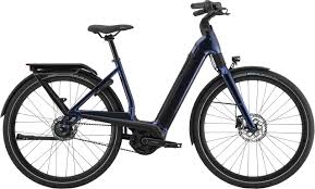 In everyday life in cities, the city bike has become an indispensable part of the cityscape. Cannondale Mavaro Neo 4 Midnight E Citybike 2021 E City E Bikes
