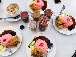 Makanan sedap (nasi lemak strawberry mmg best), kedai bersih, scone dan aiskrim strawberi pun padu. Trip Cameron Highlands Lokasi Kena Singgah Makanan Perlu Cuba Libur