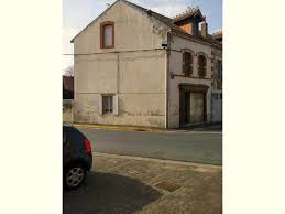Maison De Bourg Habitable De Suite A Rafraichir Salon Sejour Cuisine Ouverte 3 Chambres Salle De Bains Wc Separes Grenier Vente Maison Maison Auvergne