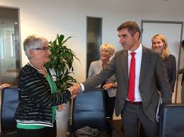 Voortaan moet het team 'niet alleen. Staatssecretaris Paul Blokhuis Op Bezoek Bij De Svb