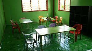 Namun begitu, bagaimana susunan meja dan kerusi ini disusun di dalam kelas adalah sangat memainkan peranan kerana ianya mempengaruhi proses pdpc di dalam kelas. Kerja2 Amal Menyusun Pasti Al Munawwarah Kg Wallace Bay Facebook