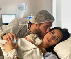 Sergio ramos y pilar rubio serán padres de su cuarto hijo esta primavera. Sergio Ramos Wieder Vater Erstes Bild Der Ganzen Familie Promiflash De
