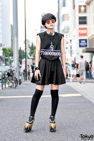 15 Year Old Japanese Student Moeka On The Street In Harajuku Wearing A Sleeveless Kobinai Top Wit Tokyo Fashion Harajuku Fashion Street Japanese Street Fashion