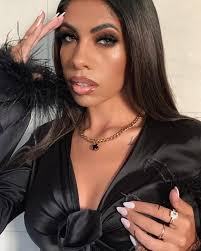 𝐓𝐚𝐢𝐦𝐚𝐧𝐚 𝐁𝐨𝐮𝐭𝐢𝐪𝐮𝐞