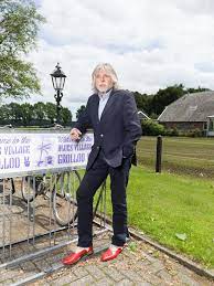 Gewoon, omdat het wél een leuk grapje was. Johan Derksen Voelt Zich Koning Te Rijk In Drenthe Economie Ad Nl