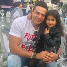 صور محمد نور يحتفل بعيد ميلاده مع ابنته عليا عين