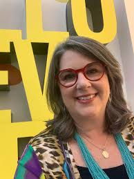 Which hairstyle do you like better?