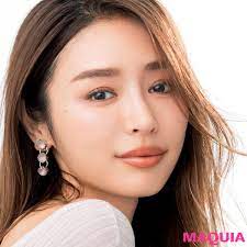 オフィスでも浮かない ブラウンリップを品良く見せる塗り方を教えます マキアオンライン maquia online リップ 塗り方 ブラウンリップ 美容の裏技