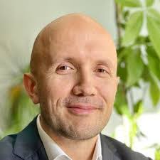 Robert Piaskowski's Instagram, Twitter & Facebook