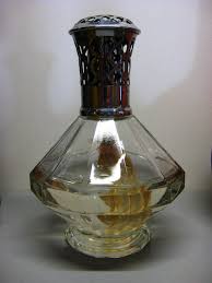 Articles A Propos De Lampes Berger Des Productions En Verre Cristal Et Pate De Verre France Sur Le Verre Le Cristal Et La Pa Verre Cristal Vase Cristal Lamp