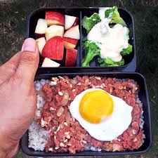 Resep bekal si kecil, telur gulung omelet sosis. 5 Menu Bekal Makan Siang Praktis Tanpa Perlu Jago Masak