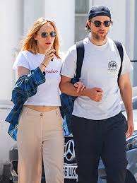 Suki waterhouse breaking news, photos, and videos. Robert Pattinson Suki Waterhouse Photos Of The Couple Hollywood Life