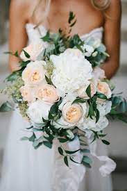 Peach And White Neutral Wedding Bouquet Weddingflowers Neutralcolors Weddingcolors Wed Wedding Flowers Summer Neutral Wedding Colors Flower Bouquet Wedding