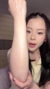 Mau kulit cantik dan glowing ala idol korea? Bisa dong! Kalian mesti banget  cobain varian baru dari @sahabatmarina Marina UV White DEWY BRIGHT lotion  ini mengandung Jeju Sea Mineral dan Orange dengan ...