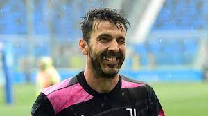 A person who does silly…. Torwart Legende Gianluigi Buffon Verlasst Juventus Turin Im Sommer Aber Kein Karriereende Eurosport