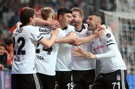Milli kalecinin, dün beşiktaş'ın şampiyonluk resimlerini sanal alemden beğenmesi, beşiktaş yolunda mı? sorusunu akıllara getirdi. Besiktas Sampiyonluk Iddiasindan Vazgecmiyor Ntvspor Net