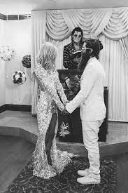 Rock N Roll Couple Hits Vegas To Have An Un Wedding And It S Absolutely Jaw Dropping Vegas Wedding Photos Las Vegas Elopement Vegas Wedding