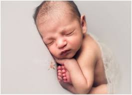 Wasn't it just yesterday that Melonie DiMartino and Eric were in for  Santi's newborn photos?!?!?!?!?!? 🤔 Could they be ANY cuter???