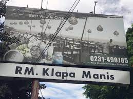 Rumah makan klapa manis sangat cocok di gunakan sebagai tempat makan dengan nuansa asri dan sejuk bersama keluarga, sahabat maupun dengan rekan kerja. Restoran Klapa Manis Cirebon Iren Daily