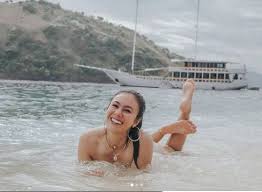 Check spelling or type a new query. Wulan Guritno Pakai Busana Tembus Pandang Netizen Ampun Mama