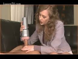 Elle arrete pas de jouir &excl;&excl;&excl; Elle Masturbe Son Homme Avec Une Foufoune Electronique Luxuretv