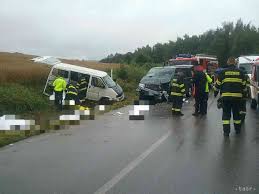 Marca došlo v križovatke ciest prvej triedy a miestnej komunikácie v ružomberku k dopravnej nehode. Tragicka Nehoda Pri Celnej Zrazke Aut Zahynuli 4 Deti A Jeden Dospely