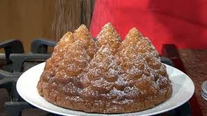 Looking for an easy holiday treat that everyone will love? Holiday Bundt Cake Decoration Monkeysee Videos