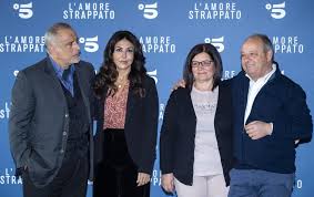 Rocco (enzo de caro), rosa (sabrina ferilli), ivan (christian monaldi) le anticipazioni della prima puntata in replica della fiction l'amore strappato. L Amore Strappato Raffaella Lucanto Dieci Anni Lontana Da Mia Figlia Per Un Errore Giudiziario Nessuno Ha Mai Chiesto Scusa Intervista