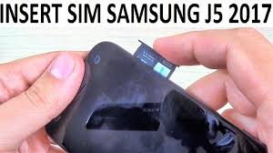 Cartela sim poate să nu fie introdusă corect dacă nu este o cartelă sim standard sau dacă a fost tăiată. Samsung Galaxy J5 2017 Dual Sim How To Insert Sim And Memory Sd Card Youtube