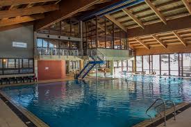 Das restaurant hallenbad bietet getränke und speisen an (tel. Hallenbad Inzell Badepark Inzell